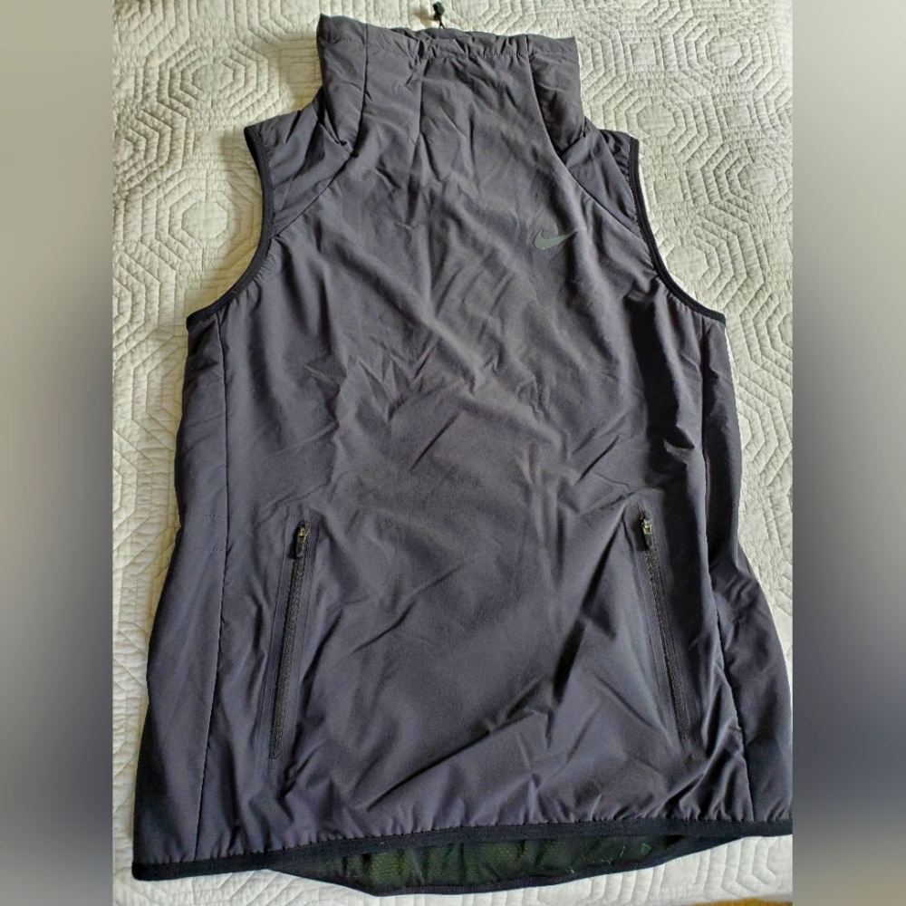 Nike Aerolayer vest small
